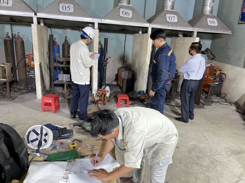 CERTIFICATION OF WELDERS AND WELDING MACHINE OPERATORS
